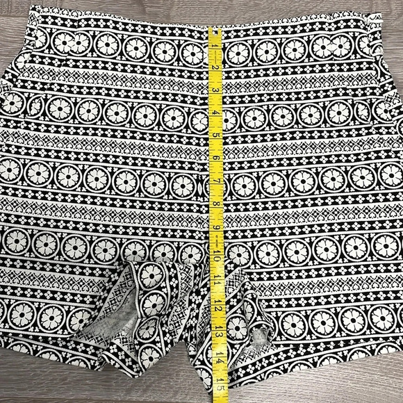 GAP Black and White High Waist Women Shorts - Picture 7 of 13